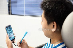 HK$40达成小米风扇另类玩法：边玩手机边吹风好“梳乎”！