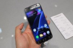 增强AI人工智能SamsungS8或为全屏幕设计
