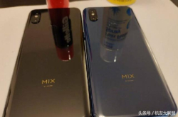 荣耀Magic2后背照片曝光 确定后置三摄 网友：为小米感到担忧