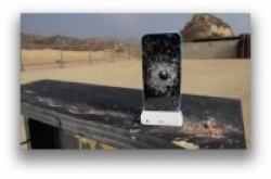 慢镜头：蓝色iPhone5c坠落/浸水/枪击（视讯）