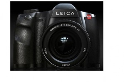 CCD比全片幅更大：LeicaS2