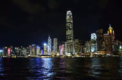 香港靠左行驶 大陆靠右行驶 那港珠澳大桥上该靠哪边走？