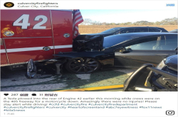 伡科技：AutoPilot不是真的能全自动驾驶，特斯拉在高速公路铲进消防车屁股