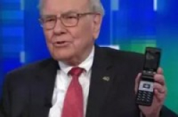 世界第三富豪用古董手机？每年库克劝其换iPhone
