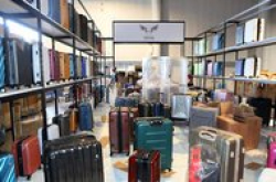 带定位、充电和Wi-Fi热点功能的智能行李箱