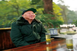 他是中国最牛小贩 曾用皮革换飞机 制造6个构想堪称传奇