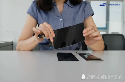 三星展示新型柔性屏幕：用锤子砸都不会碎GalaxyX或采用
