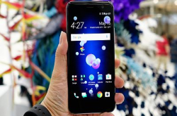 编辑Tony：“值得长揸的蓝筹！”-HTCU11率先试