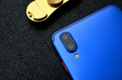 别的方面不说 就实用性和做工而论 魅蓝e3和小米6x有可比性吗？