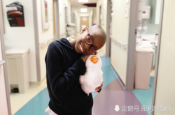 超暖心医院用机器人小鸭子安抚癌症儿童