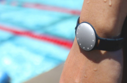 Misfit&times;Speedo联手推出游泳监测器SpeedoShine