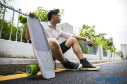 每个男孩的梦想：柯南,你认得此滑板?ACTION智能电动滑板评测