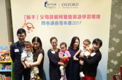 幼童学习英语用故事书好过用手机平板