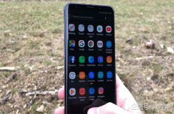 作死玩法切勿模仿三星S9＋放在铁轨上能撑过几节车厢