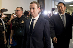 组图：扎克伯格现场反击议员 你们共享的内容是你们自己放上去的