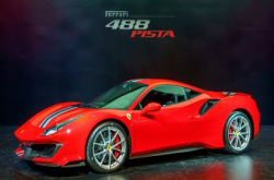 历来最强V8引擎：Ferrari488Pista驾到