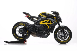 图赏|将限量进行到底奥古斯塔&倍耐力再联名:Dragster800RR