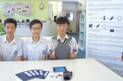 打破无声世界宣基中学生制手语翻译手套