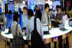 comScore:美国年底节庆电子商务消费额估上看701亿美元，行动商务成长逼近50%