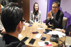 推出 VR Phone、HTC 11、Re 2 Camera？HTC 手机业务掌舵人张嘉临亲身解答！