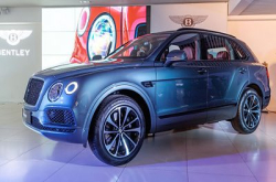 宾利添越Bentayga V8 超豪 SUV 到港，宾利Bentayga V8多少钱