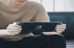 减配底座 任天堂推出瘦身版Switch套装