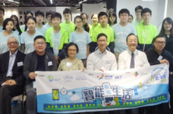 逾八成青少年常用手机上网掌握科技生活