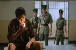 要想在美国监狱混下去 你需要有流通货币速食面