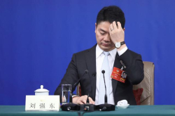 早报｜刘强东案调查已完成/iPhoneXS首拆 电池缩水