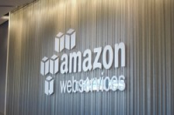 云端超赚，Amazon连四季获利，股票狂飙12%
