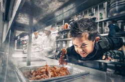 5个动作英雄冒险场景，反思儿童饥饿问题