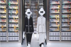 时尚界也走硬科技风，香奈儿年度时装伸展台就是DataCenter