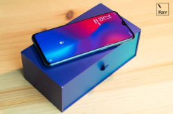 OPPOR17Pro上手图赏：超高屏占比+水滴屏 带来更亮丽的外观
