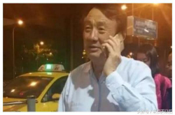 任正非用的手机 雷军用的手机 刘强东用的手机 差距一目了然