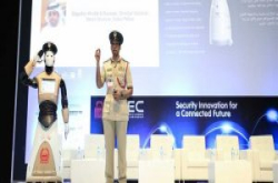 波丽士大人工作不保!?迪拜机器人警察上任了!