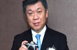 设计相机以高质镜头先决︰专访Olympus社长小川治男