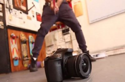 不能拍片惹的祸！Canon70D惨死斧头下！