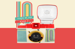 Lomography中片幅相机DianaF+欢度十周年，推出限量哑光红搭配粉蓝纪念机
