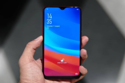 OPPOR17海外版真机上手：6.3寸水滴全面屏颜值担当