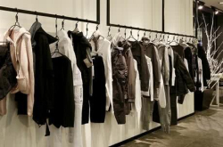 80后美女怀揣一万元开服装店 5年后百万身家