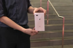 【先达现场】iPhone8㶶晒果农“蚀住”离场