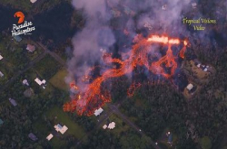 【末日酷劫】夏威夷火山持续喷发吞噬26间房屋，摄影师MickKalber直升机高空拍摄熔岩灭城画面
