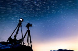 本地80后摄影师阿零，夜闯马鞍山拍摄壮观星空Timelaspe
