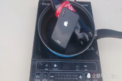 只有土豪才能玩的游戏iPhoneX放入煮沸的可乐能坚持几秒