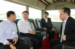 王健林回老家 刘强东回老家 马云回老家 网友：差距无法看了