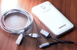 【新品牌】SuperVQuickCharge3.0流动充电产品杀入市场