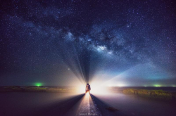 Amplframe摄影周报：黑暗的星空下光芒四射，果然有英雄降临的气势