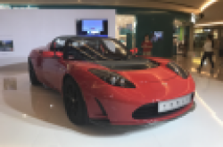iPhone上市10周年之际 探访特斯拉初代车型Roadster