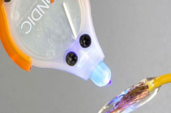 不是胶水！是塑胶焊接器！