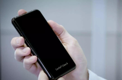 扔掉贴膜吧 新iPhone玻璃面板将迎来新升级